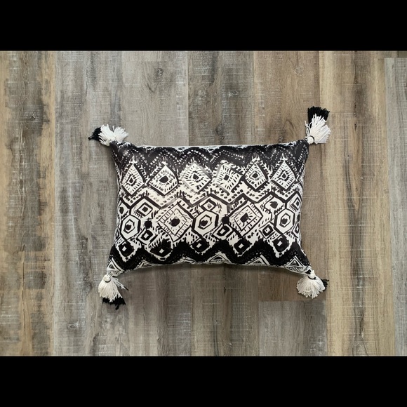 Pier 1 Throw Pillow 18” x 11” Black and White Tasseled - Picture 1 of 4